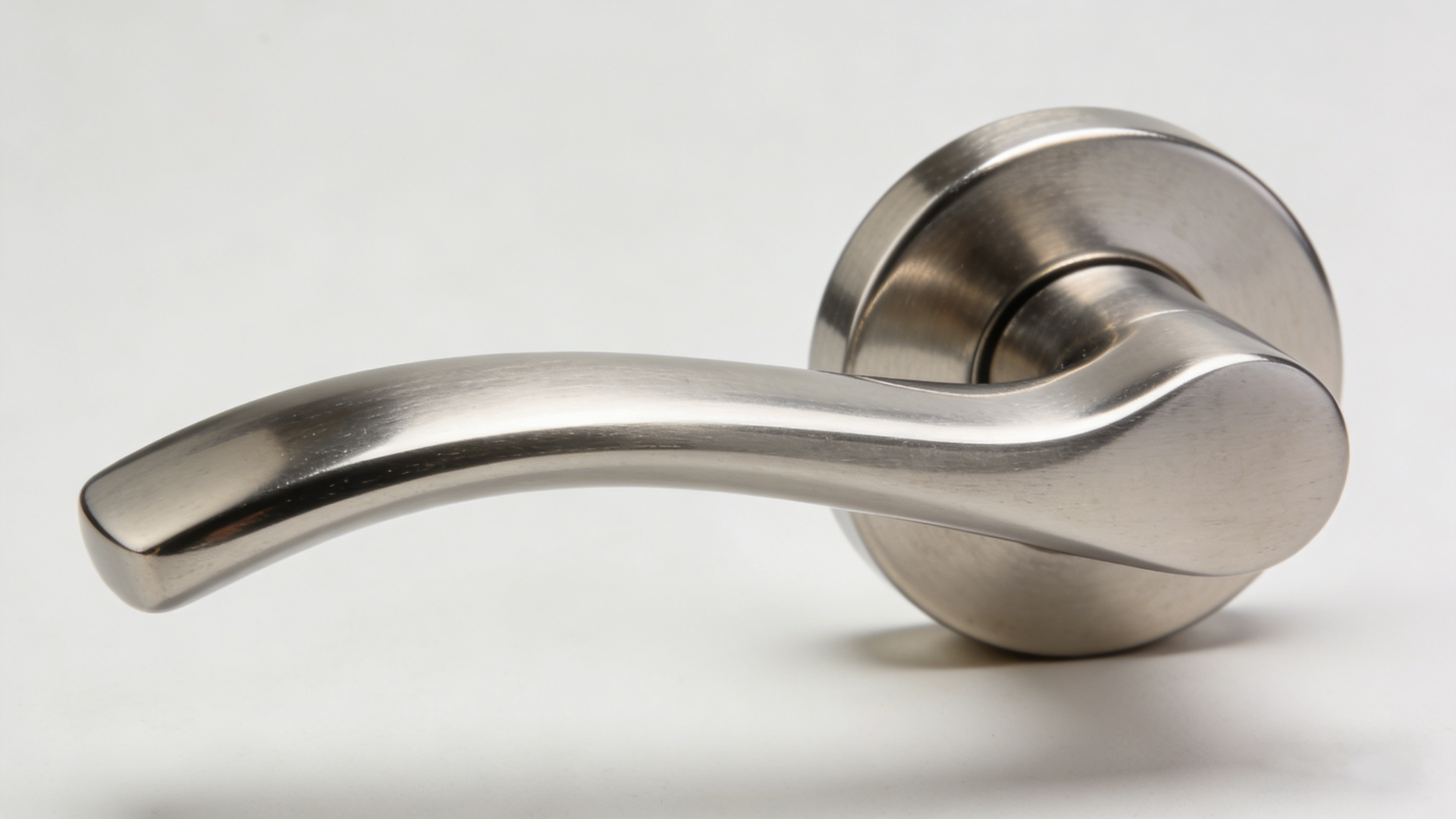 Полное руководство по открытию двери с запертой ручкой